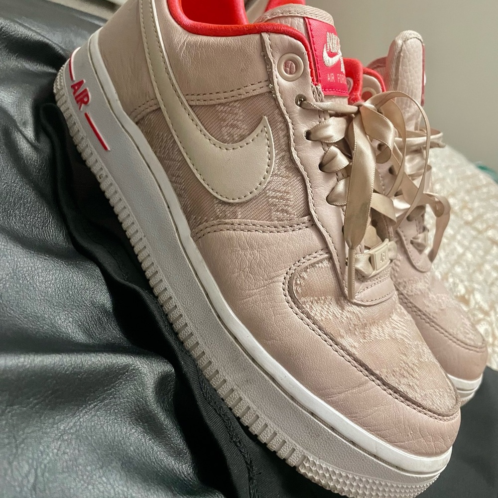 Nike Women's Sneakers in Beige and Red